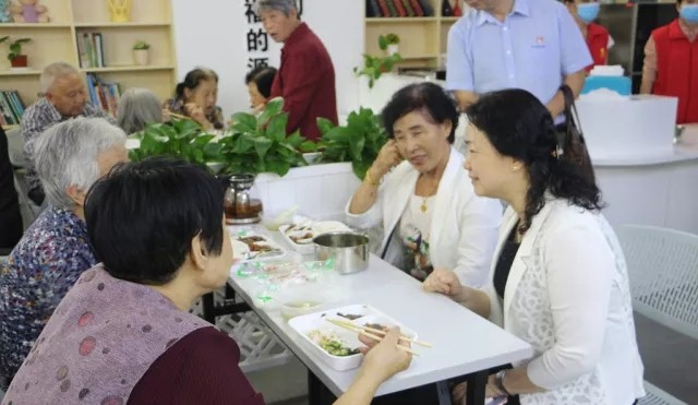 广州市白云区多名领导携百名养老工作者，考察调研好孝心社区居家养老创新养老模式