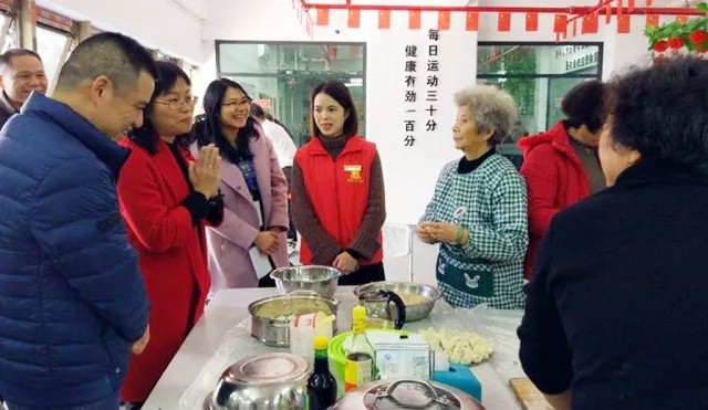 亲手包饺子，送至独居长者家！好孝心黄石居家养老服务中心冬至超暖心！